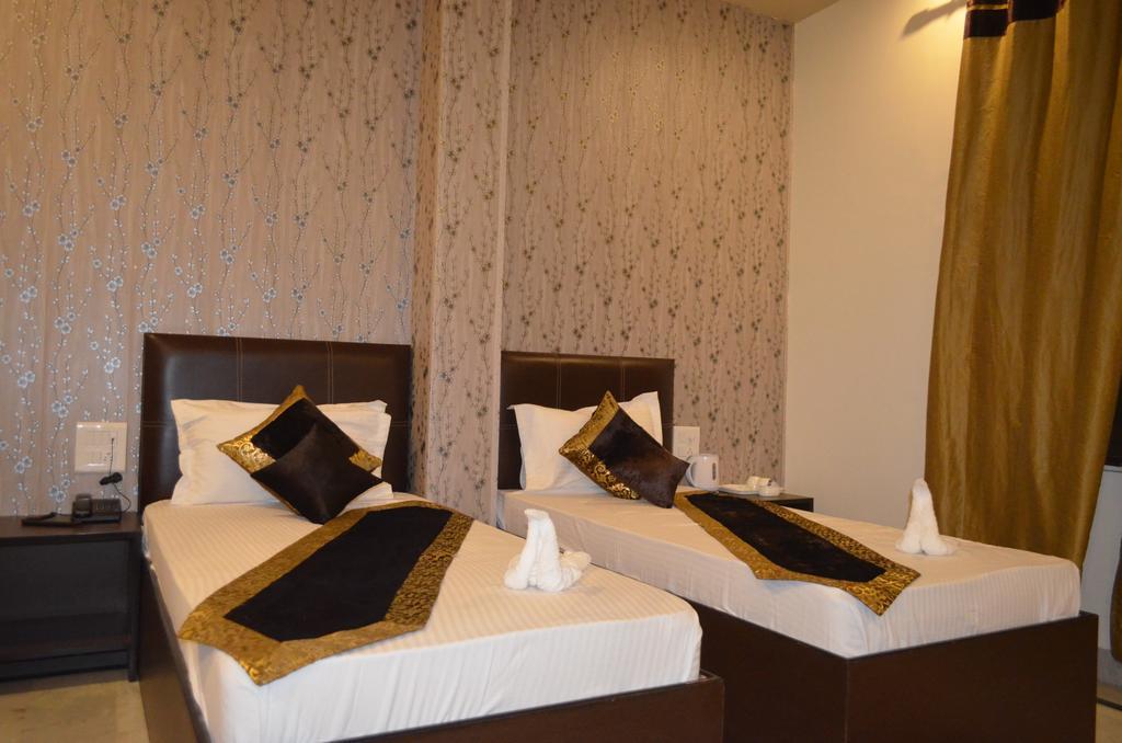 Отель Red Orchid Мератх Номер фото
