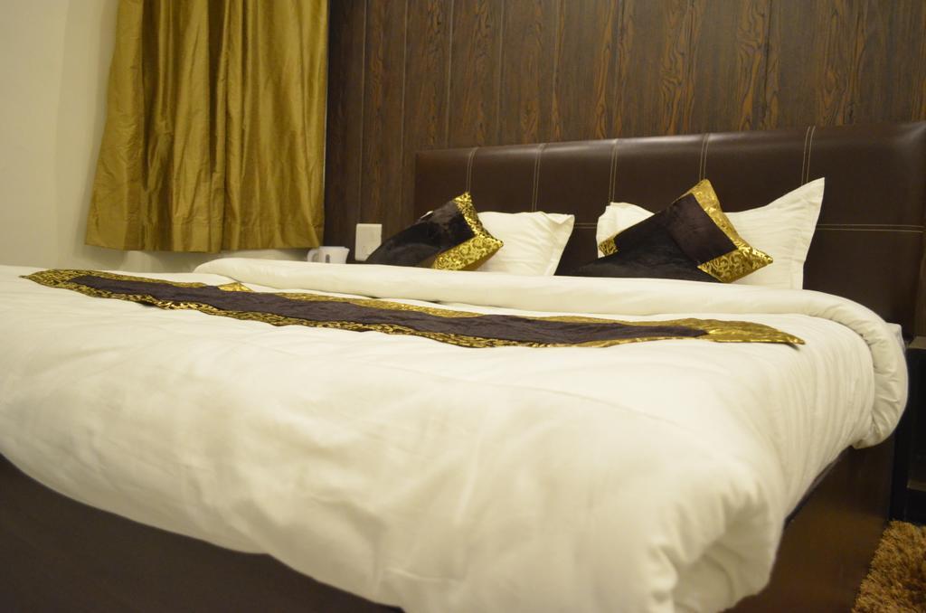 Отель Red Orchid Мератх Номер фото