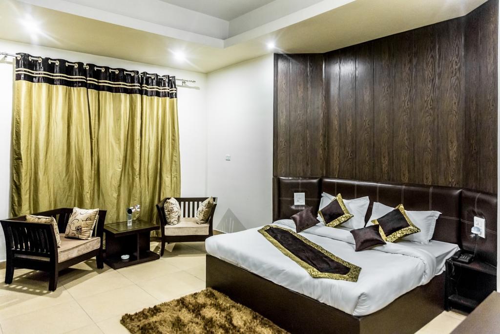 Отель Red Orchid Мератх Экстерьер фото